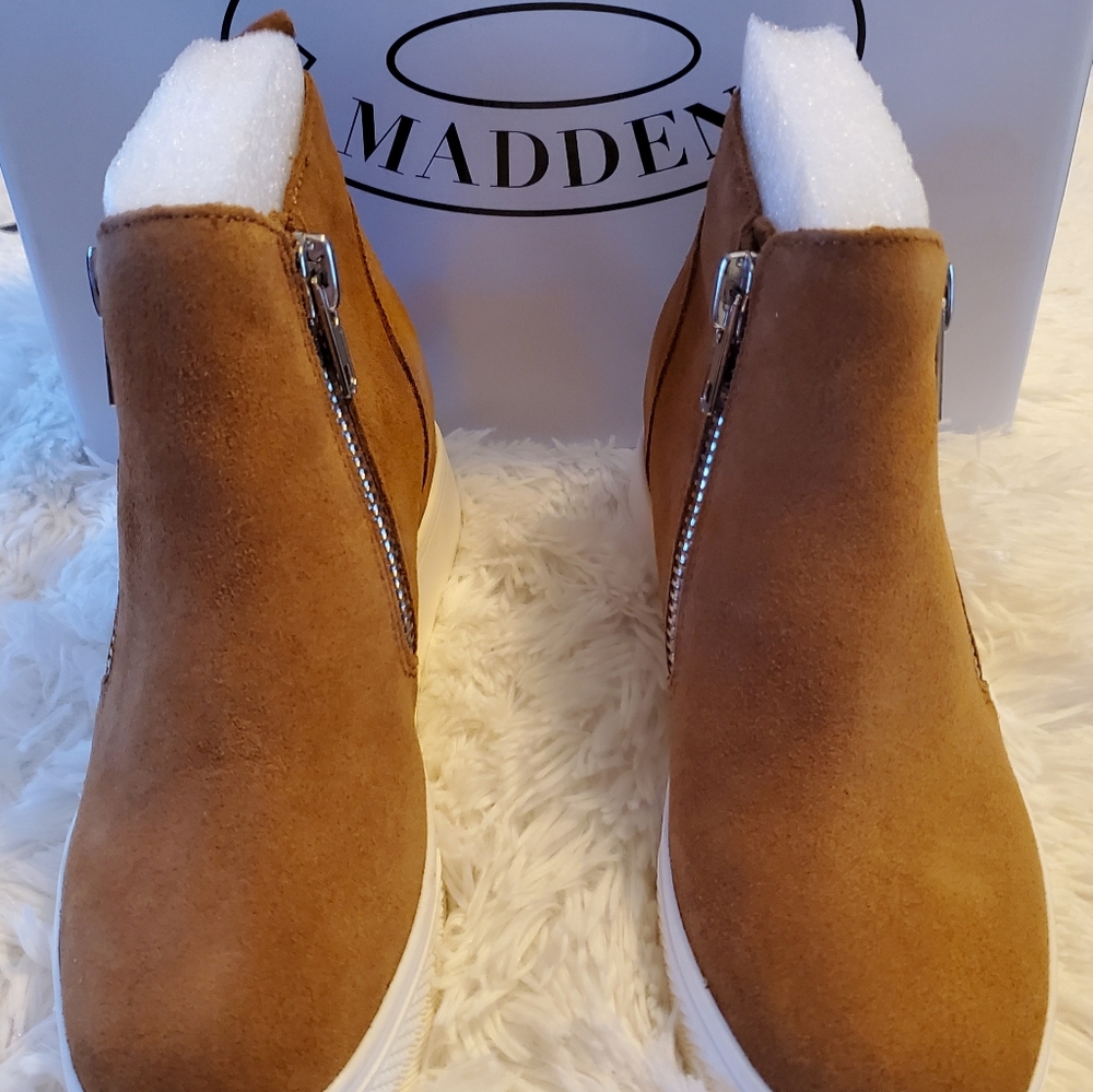 SOLD-Steve Madden wedgies - Picture 2 of 4